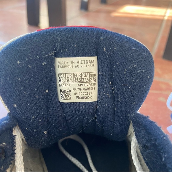 White Classic ReeBok Sneakers - Picture 5 of 5